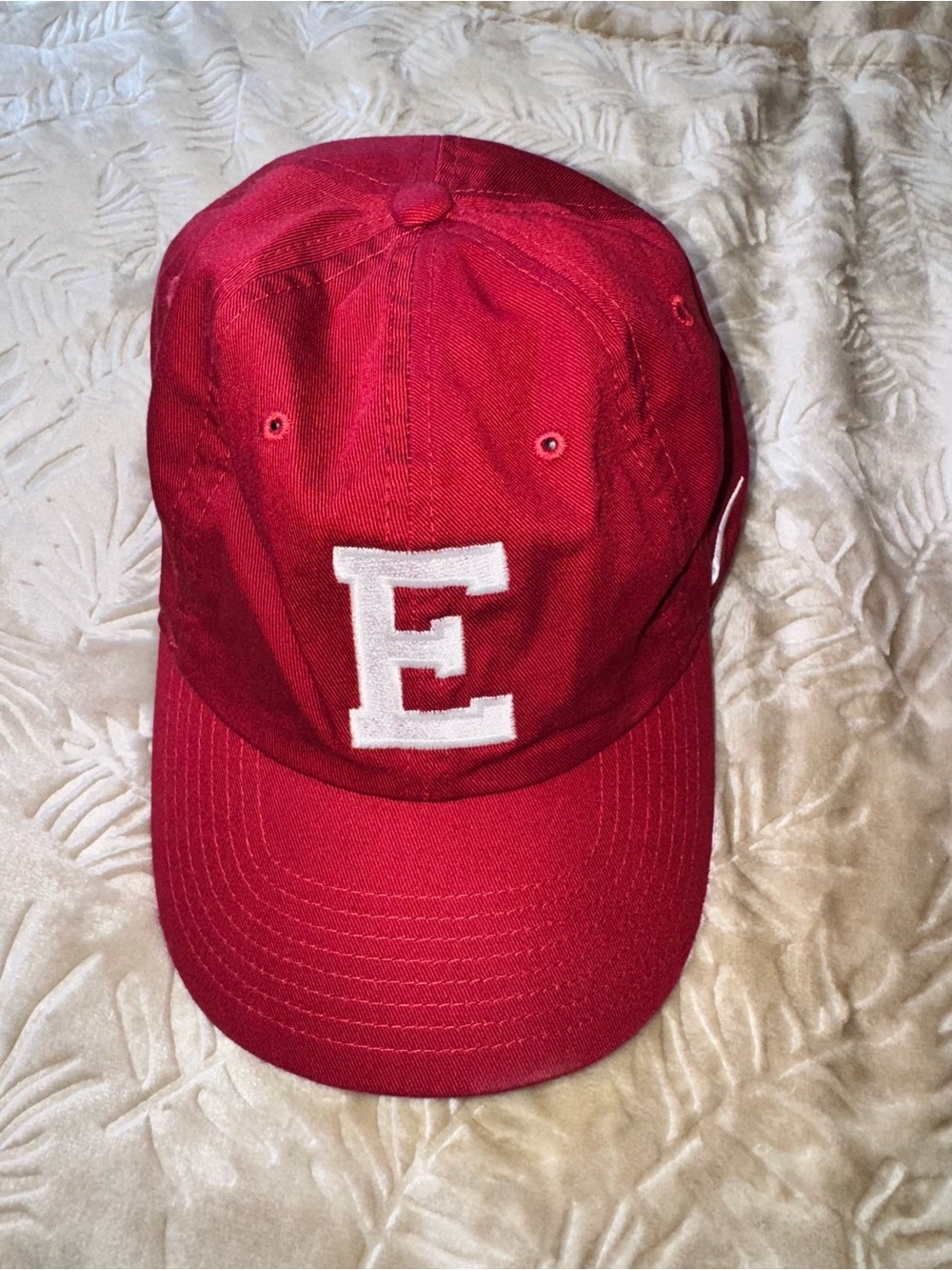 Nike Red Baseball Cap with White 'E' Patch and Swoosh - Picture 2 of 4